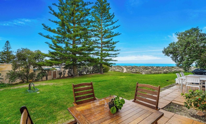 Scarborough Apartment | *Winter Special* Sun, Sand and Smiles: Your Perfect Beach Getaway