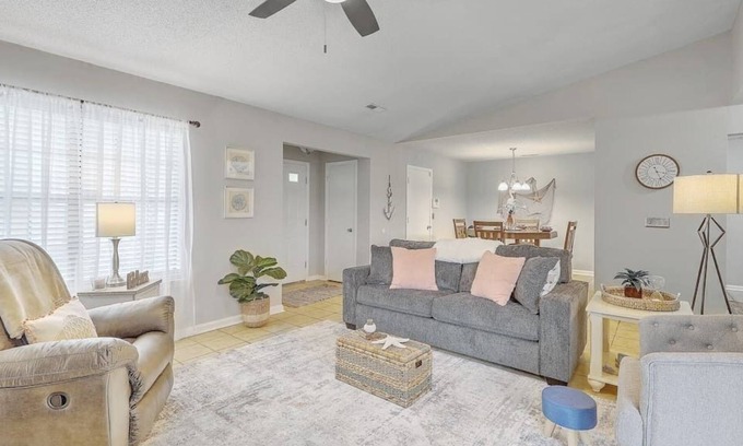 Ladson House | Wintrop · Fun Fresh Stay! Charleston, Beaches & Summerville!