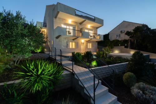 Cove Tri Zala (Zrnovo) Apartment | WISH Apartments