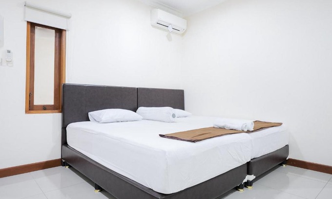 Jakarta Hotel | wisma delapan Mitra RedDoorz