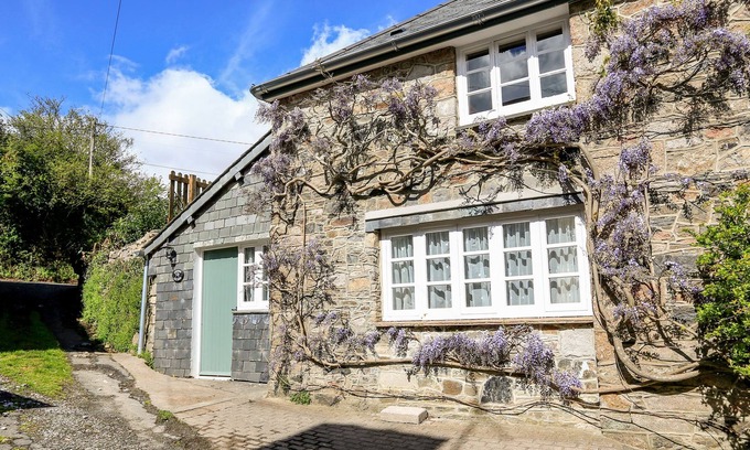 Michelcombe Cottage | WISTERIA COTTAGE, romantic in Buckfastleigh