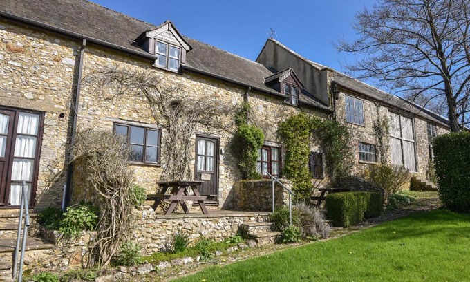 Axminster House | Wisteria Cottage