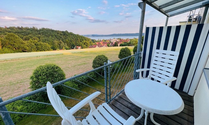 Spalt Apartment | With dog! - Family apartment with lake view