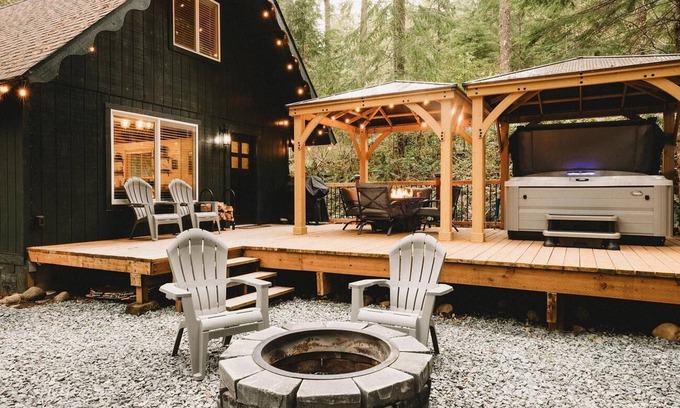 Ashford Cabin | Wits End Retreat @ Mt. Rainier - Hot Tub & WiFi