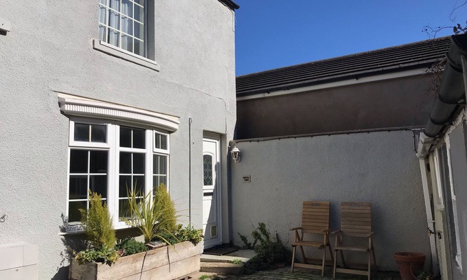 Marske-by-the-Sea Cottage | WITTS END, pet friendly, with a garden in Marske-By-The-Sea