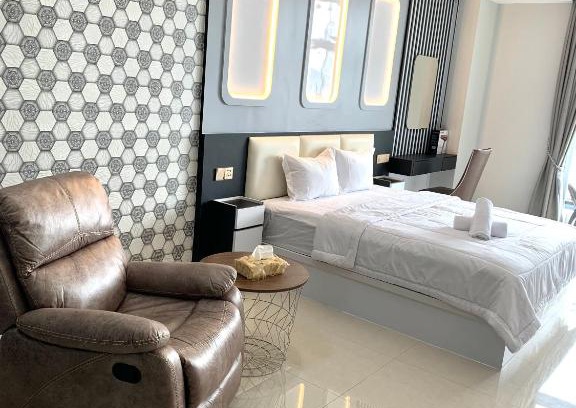 Lubuk Baja Apartment | Wiwi Formosa Residence Nagoya with Balcony-Spacious-Netflix