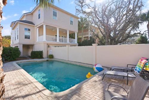 East Beach House | Wolfe Cottage - 2225 Bruce Drive