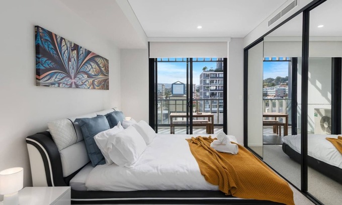 Wollongong CBD Apartment | Wollongong Inner city Escape Bright Urban Oasis