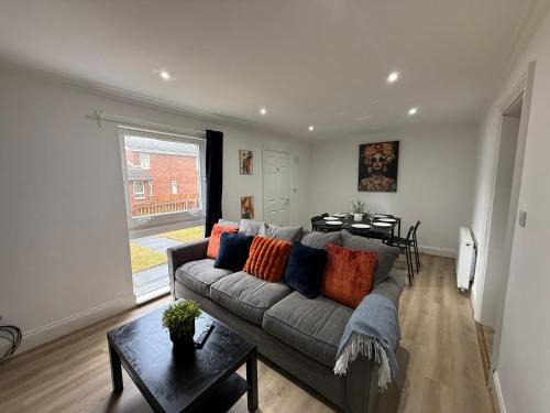 Yaxley Apartment | Wolseley-5 Bedroom 2 Bath Sleeps 8 Ideal for Contractors