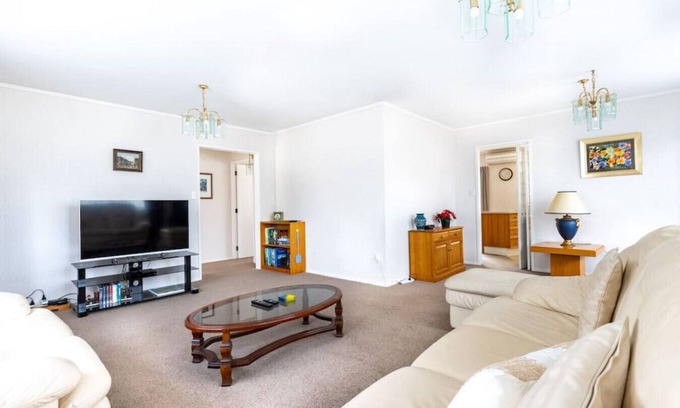 Takanini House | ★ Wonderful 3BR Home with Office & Outdoor ★