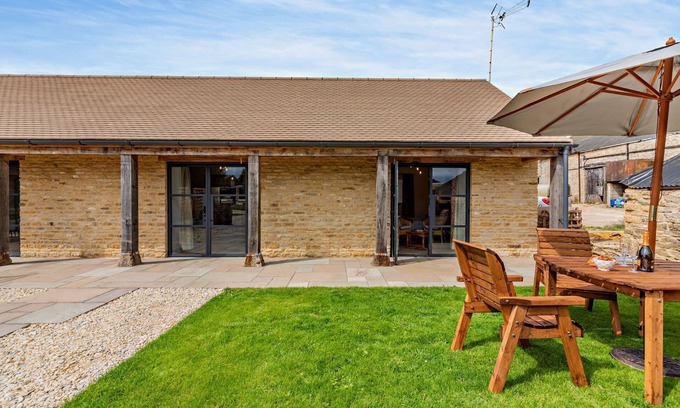 Chipping Norton Cottage | Wonderful barn conversion Dog Friendly - Rabbit