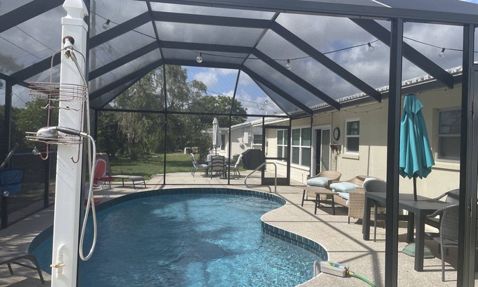 Gulf Gate Estates House | Wonderful Beach Escape W/Private Salt Water Heated Pool.
