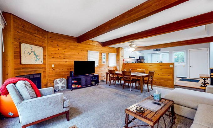 McHenry House | Wonderful dog-friendly ski-in/out retreat with balcony, spacious deck, & W/D