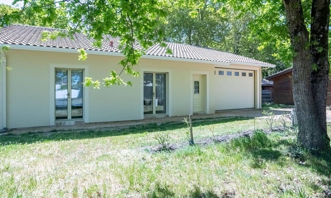 Saint-Paul-en-Born House | Wonderful private villa for 10 guests with WIFI, A/C, TV, terrace and pets allowed