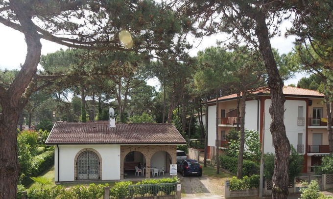 Lignano Pineta House | Wonderful private villa for 8 people with A/C, TV, terrace, pets allowed and parking