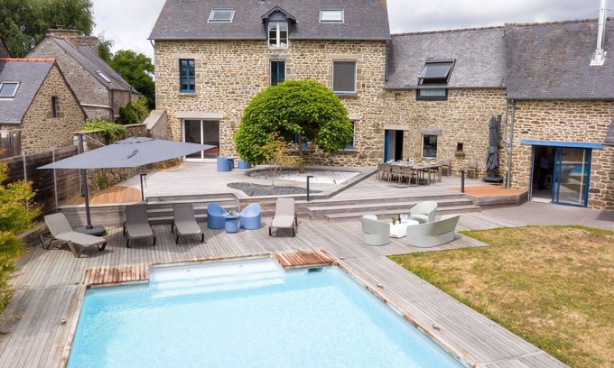 Le Tronchet Villa | Wonderful private villa for 12 guests with private pool, WIFI, TV and terrace