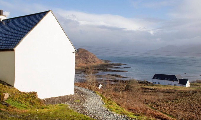 Breakish House | Wonderful private villa for 6 guests with WIFI and TV