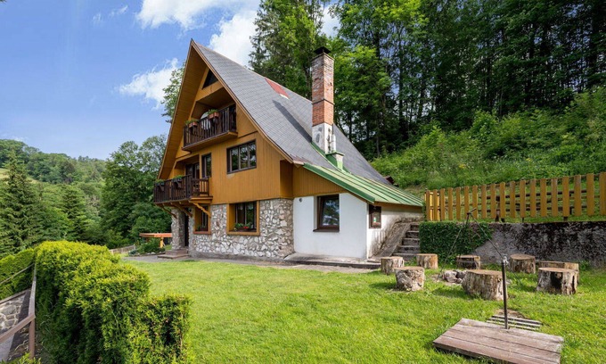 Benecko House | Wonderful private villa for 6 guests with WIFI, TV, patio, pets allowed and panoramic view