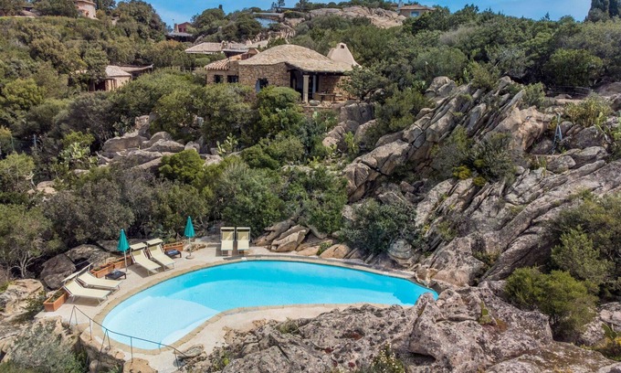 Capriccioli Villa | Wonderful private villa for 6 people with WIFI, A/C, private pool, TV, terrace and pets allowed
