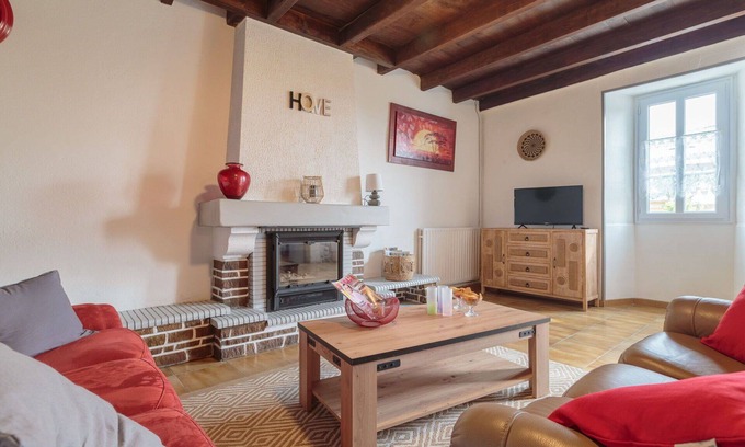 Berneuil Villa | Wonderful private villa for 4 guests with WIFI, TV, terrace and pets allowed