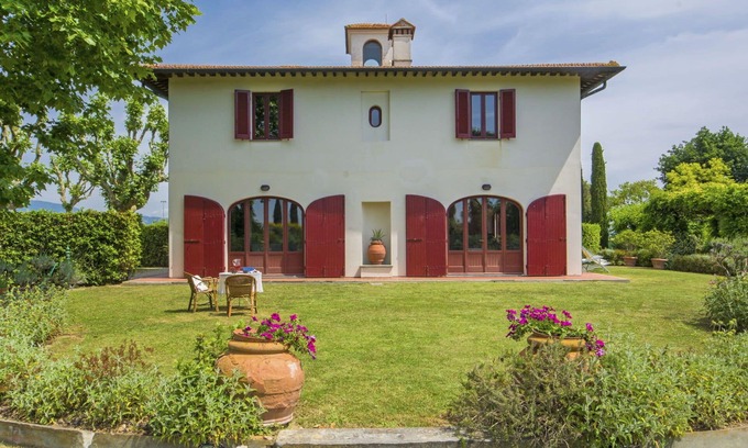Lari Villa | Wonderful private villa for 9 guests with WIFI, TV, patio and parking