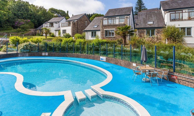 Carnon Downs House | Wonderful private villa for 4 guests with WIFI, pool, TV, patio and pets allowed