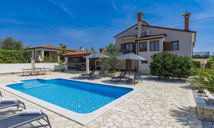Kastelir-Labinci House | Wonderful private villa with WIFI, hot tub, A/C, private pool, TV, terrace and pets allowed