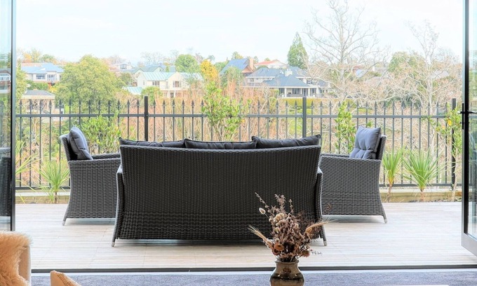Hamilton Villa | Wonderful River View - Brand New Home - 4 Bedrooms