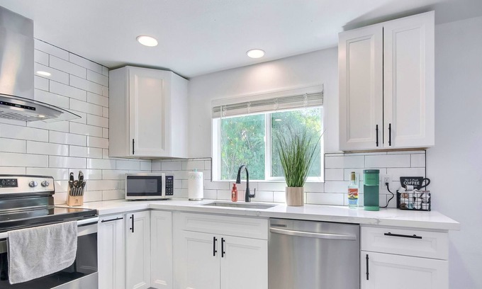 Eastside House | Wonderful Tacoma Home 10 minutes from Ruston, Point Defiance Zoo and much more