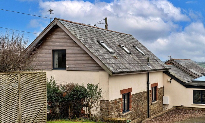 Holsworthy House | Wonderful villa for 7 guests with WIFI, TV, terrace and pets allowed