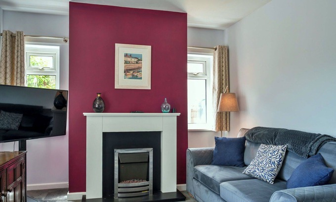 Kingsand House | Wonderful villa for 6 guests with WIFI, terrace, pets allowed and parking