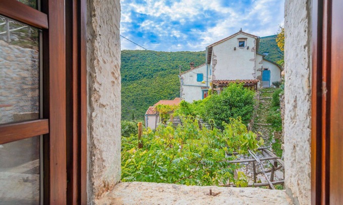 Sucici House | Wonderful villa for 6 people with WIFI, A/C, TV, terrace, panoramic view and parking