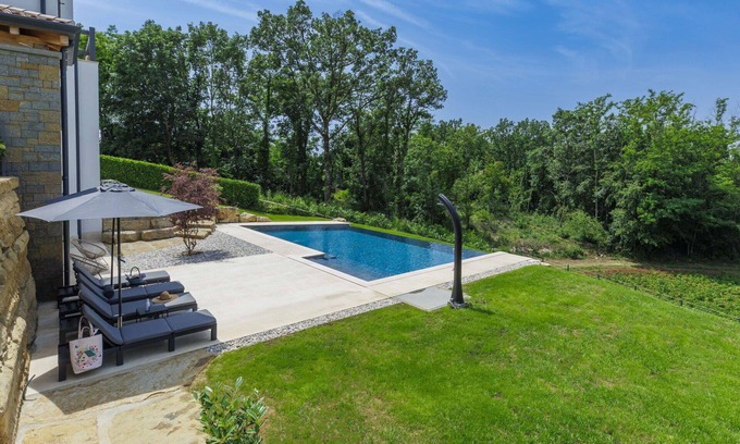 Karojba House | Wonderful villa for 6 people with A/C, private pool, WIFI, TV and terrace