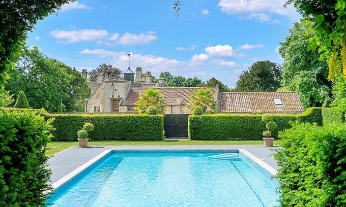 Tormarton House | Wonderful villa for 16 people with pool, WIFI