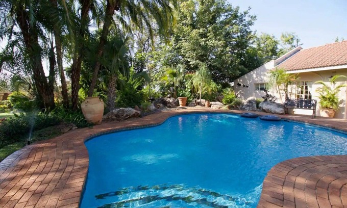 Victoria Falls Villa | Wonderfully spacious two bedroom cottage in a quiet secluded area of town, on the edge of the bush - 1998