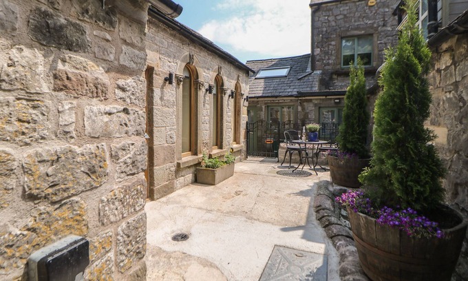 Earl Sterndale Cottage | Woodbine Retreat