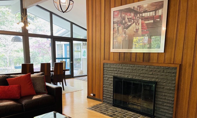Ann Arbor House | Wooded retreat 1.5 mi from downtown Ann Arbor