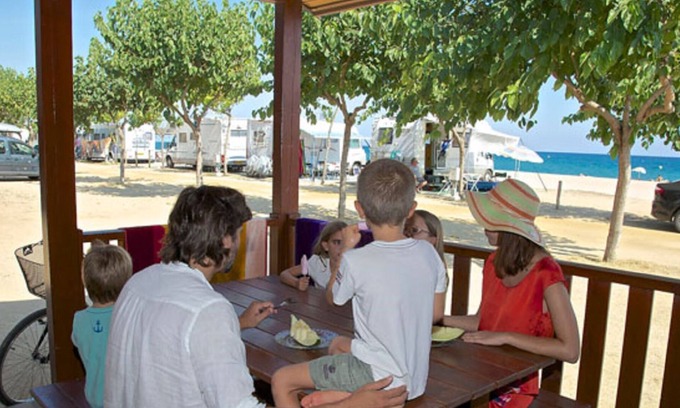 Santa Susanna Ski Chalet | Wooden chalet with air conditioning and a covered terrace
