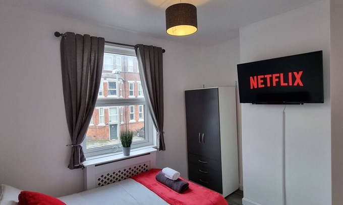 Stoke-on-Trent Hotel | Woodhouse Deluxe Bedroom with Ensuite