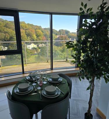 Saltaire Village Apartment | Woodland family retreat