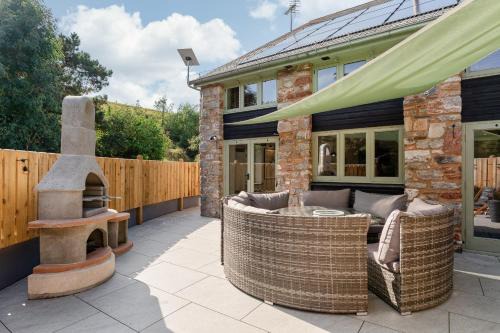 Paignton House | Woodpeckers - Stylish luxury property with hot tub