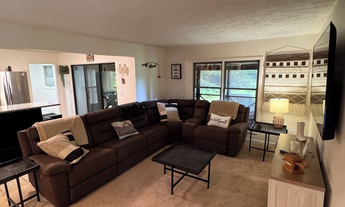 Bronston Condo | Woodson Bend 3 BR Condo, with Pool, AC, WiFi, Golf Course, Restaurant