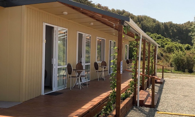Hokitika Hotel | Woodstock Hotel