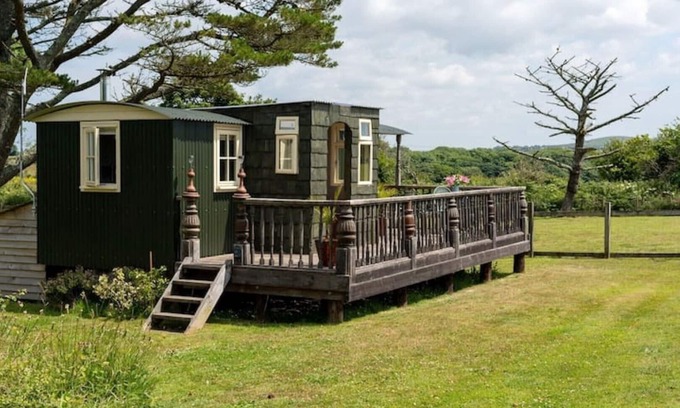 Rosudgeon Cabin | Woodstock Retreat Shepherd's Hut