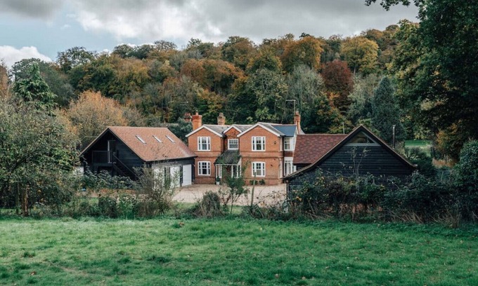Henley House | Woodvale Retreat - Sleeps 10