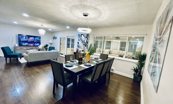 Briarcliff Heights House | Wow! Modern+Spacious Home ⭐️GREAT LOCATION⭐️