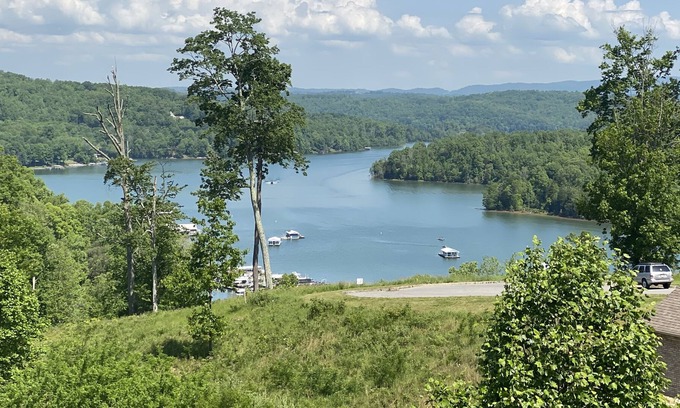 Andersonville House | Wow-Norris Lake & Mountain Views, 4 Suites, Stardust Marina