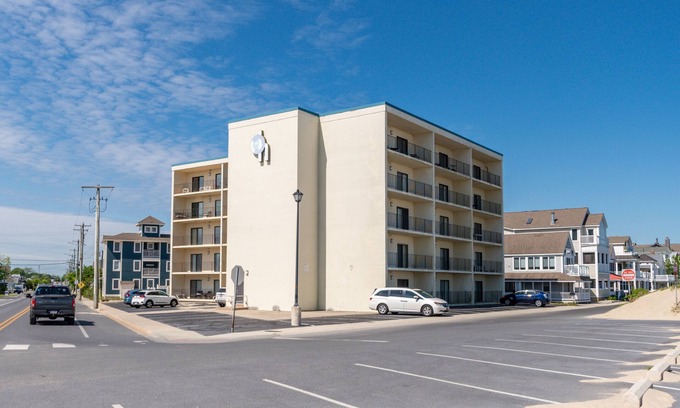 Lewes Condo | Wow! Renovated 3rd floor bayfront condo!