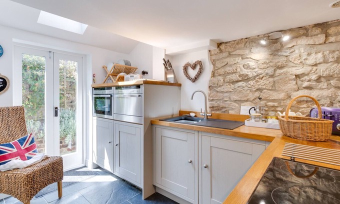 Youlgreave House | Wutley - Two Bedroom House, Sleeps 3