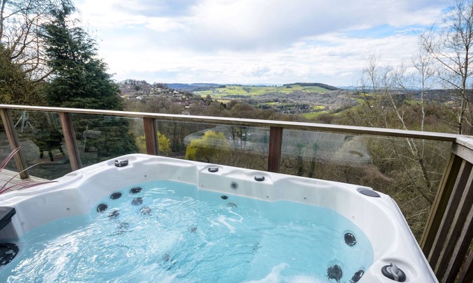 Lydbrook Cottage | Wye Valley Forest Retreat: Secluded Cottage which sleeps six & dogs very welcome